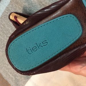 merlot lizard tieks